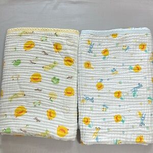 Piyo Piyo - pair of lightly insulated/quilted crib blankets